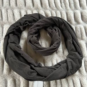 NWT Beyond Yoga Hidden Zipper Pocket Infinity Scarf